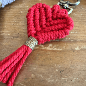porte-cles-macrame-coeur-zoom Zoom Porte-clés macramé cœur