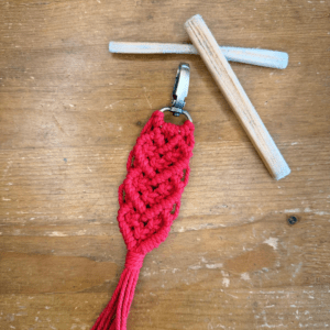 Zoom Porte-clés macramé trio cœur